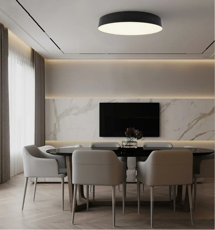 Sala de jantar moderna com detalhes em gesso no teto e uma luminária circular.