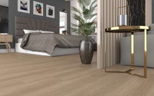 Quarto moderno com piso laminado em tom amadeirado claro e decoração elegante.